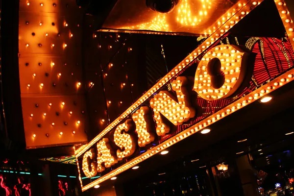 mamaslot99 game menu showing Macau Pools, Liga 1, and live-dealer options